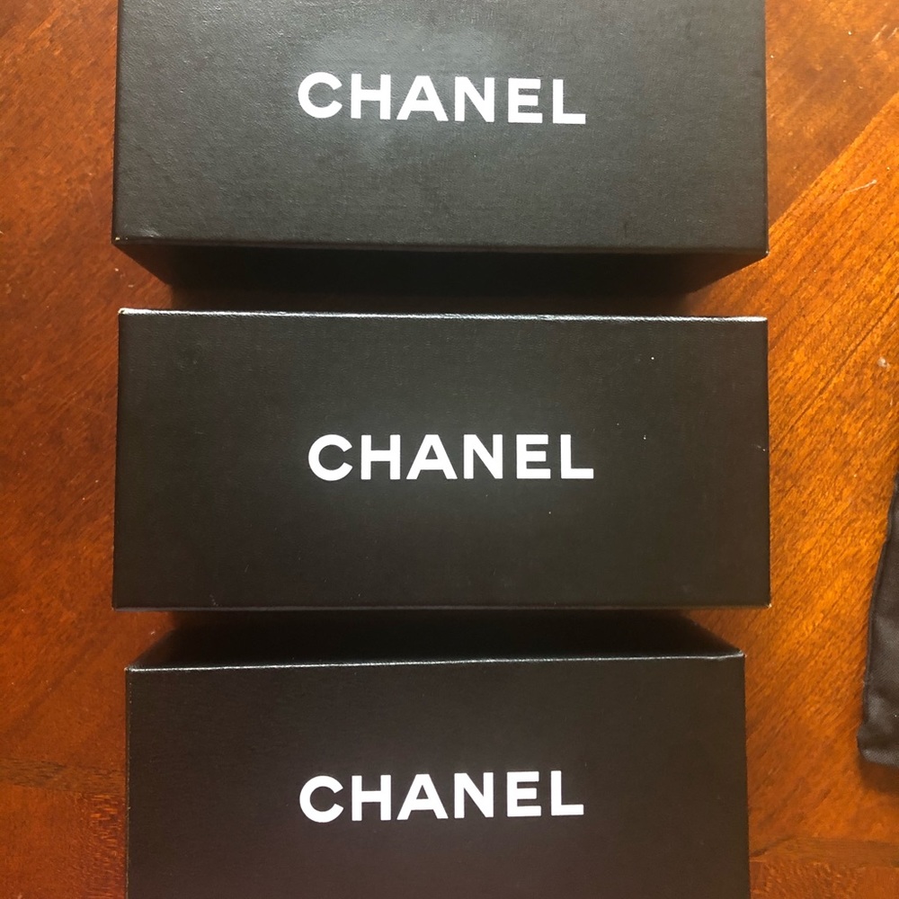 😎Chanel sunglass boxes and 1 cloth holder